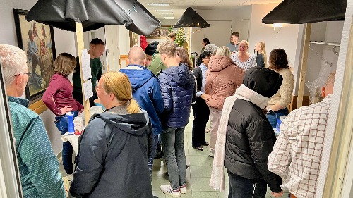 Herzenswärme, Handwerk und Hilfe – Wenn ein Gemeindehaus zum Weihnachtsdorf wird